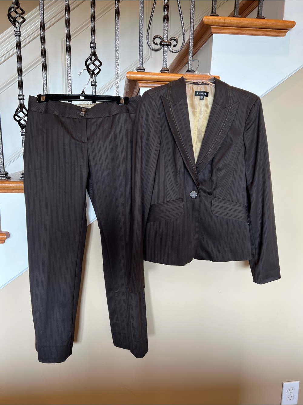Bebe Women’s dark chocolate Pinstripe 2-Piece Suit Jacket size 8 & Pants no tag
